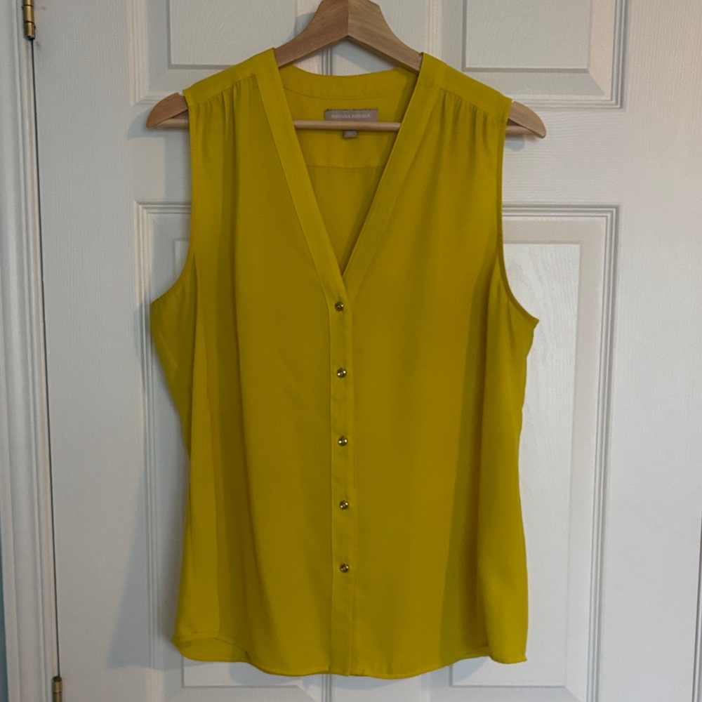 Banana Republic button down sleeveless blouse